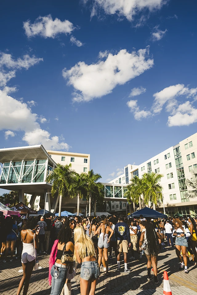 Homecoming tailgate outside of Parkview
