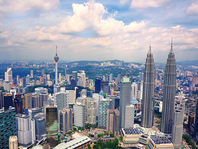 Honors Study Abroad students at a temple