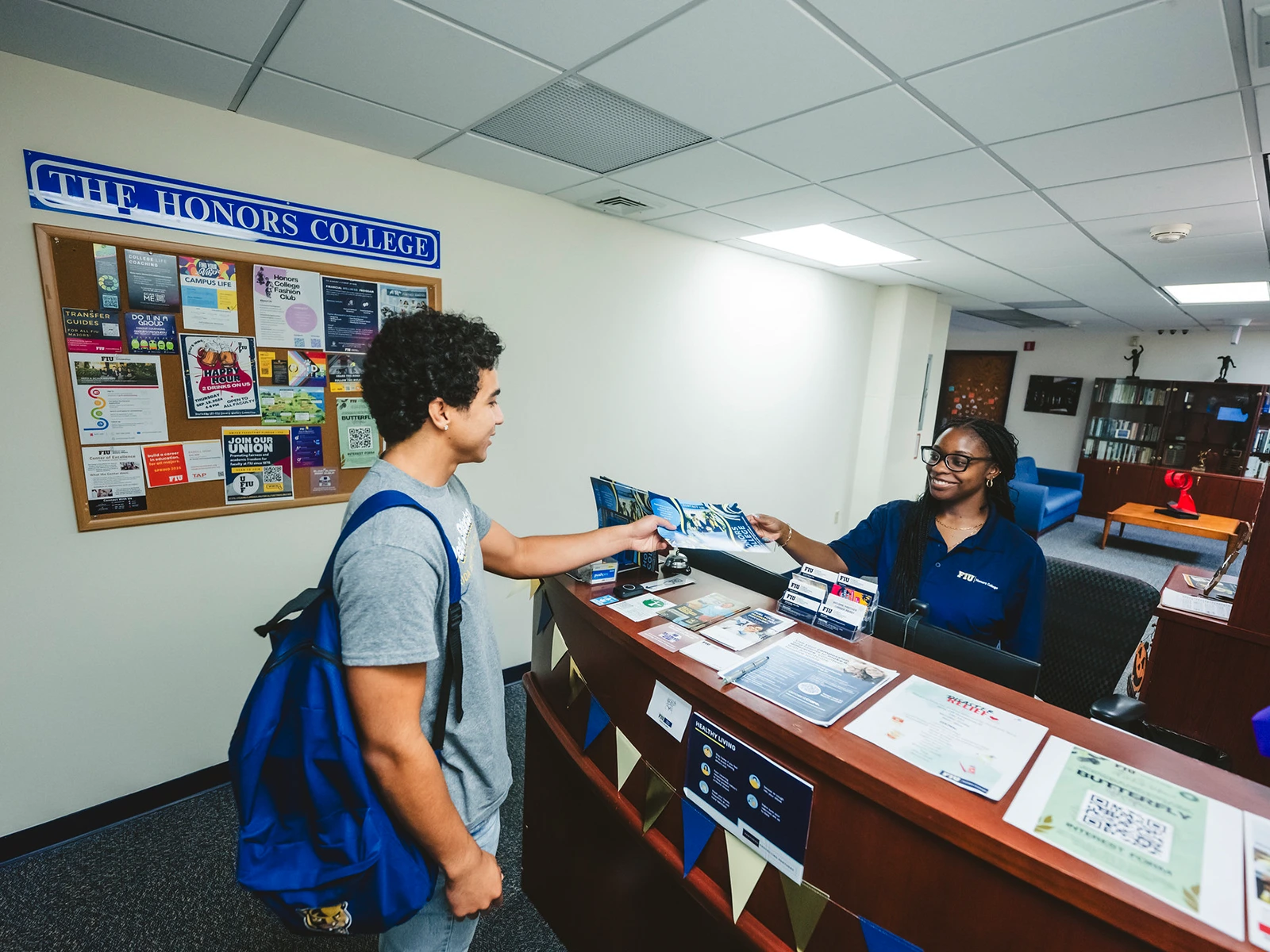 Honors student at the Advising office