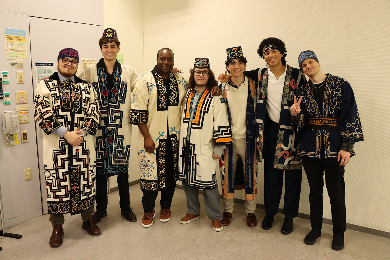 FIU Study Abroad Honors students in traditional Japanese clothing